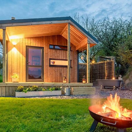 Luxury Glamping Cabin With Outdoor Bath On Cornish Flower Farm Truro Kültér fotó