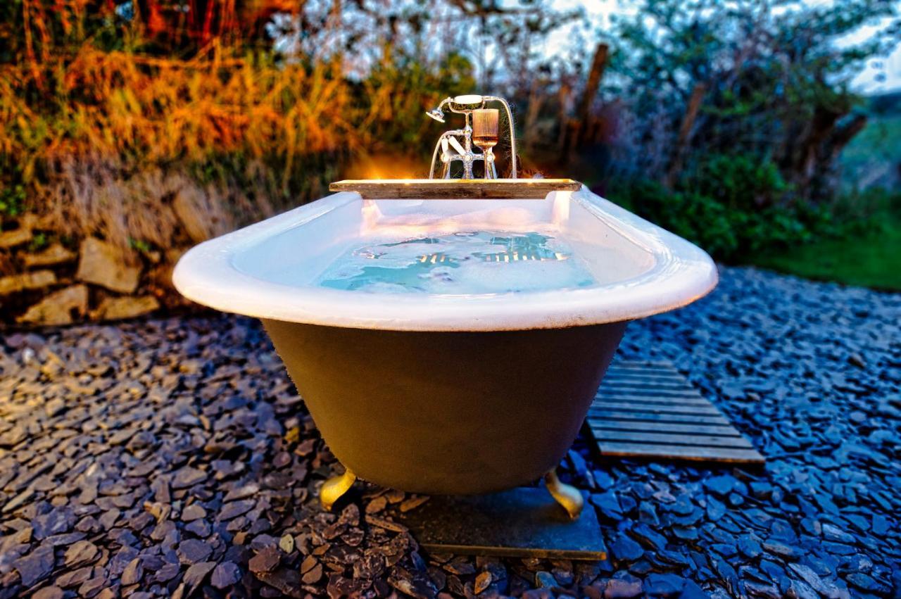 Luxury Glamping Cabin With Outdoor Bath On Cornish Flower Farm Truro Kültér fotó