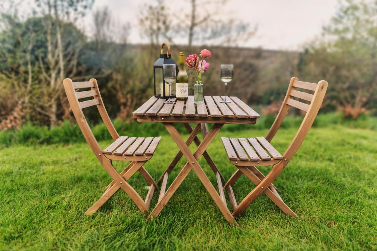 Luxury Glamping Cabin With Outdoor Bath On Cornish Flower Farm Truro Kültér fotó