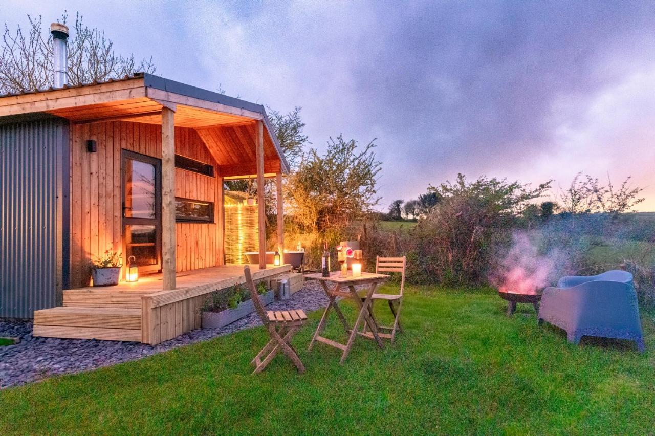 Luxury Glamping Cabin With Outdoor Bath On Cornish Flower Farm Truro Kültér fotó