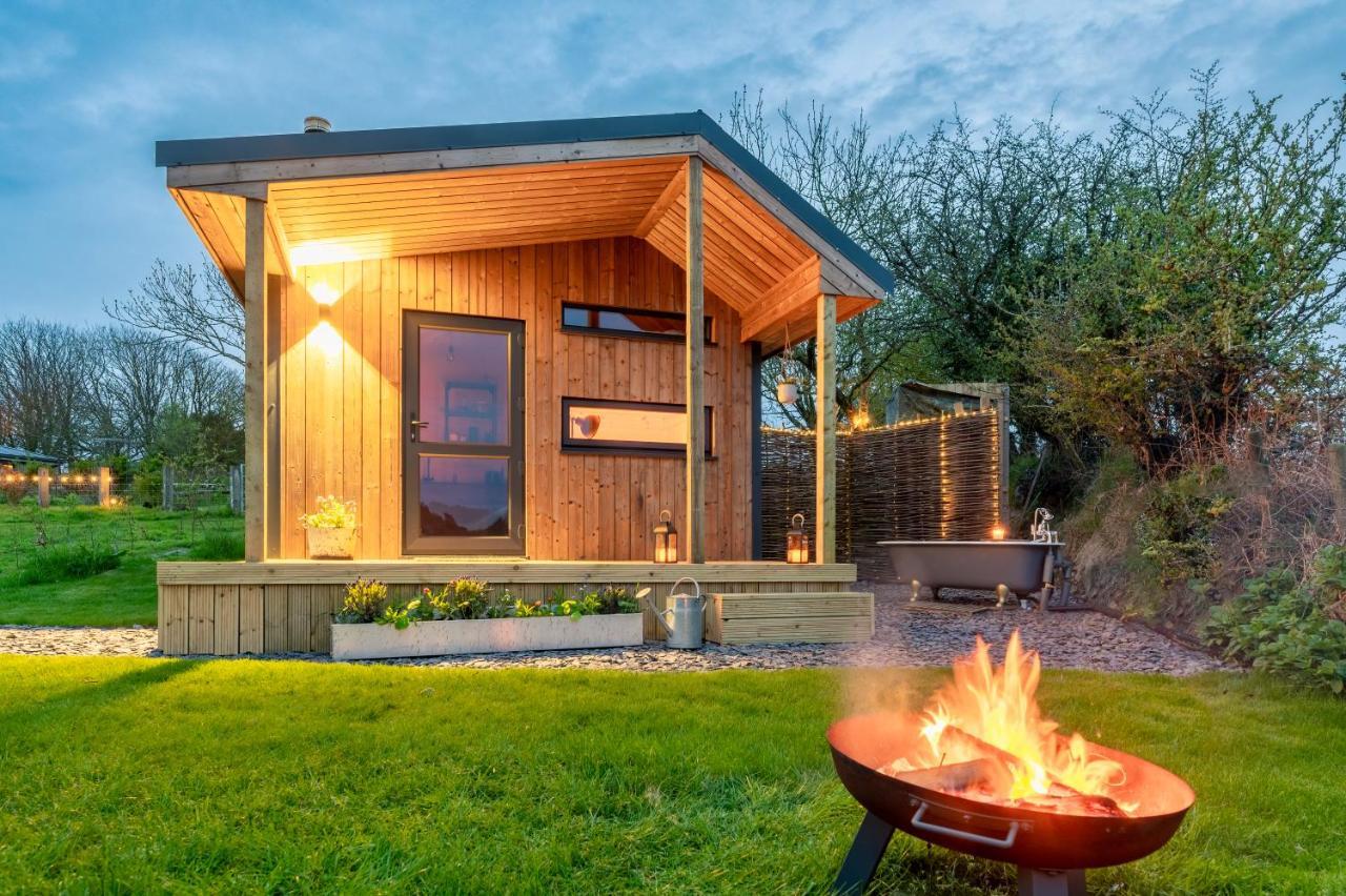 Luxury Glamping Cabin With Outdoor Bath On Cornish Flower Farm Truro Kültér fotó