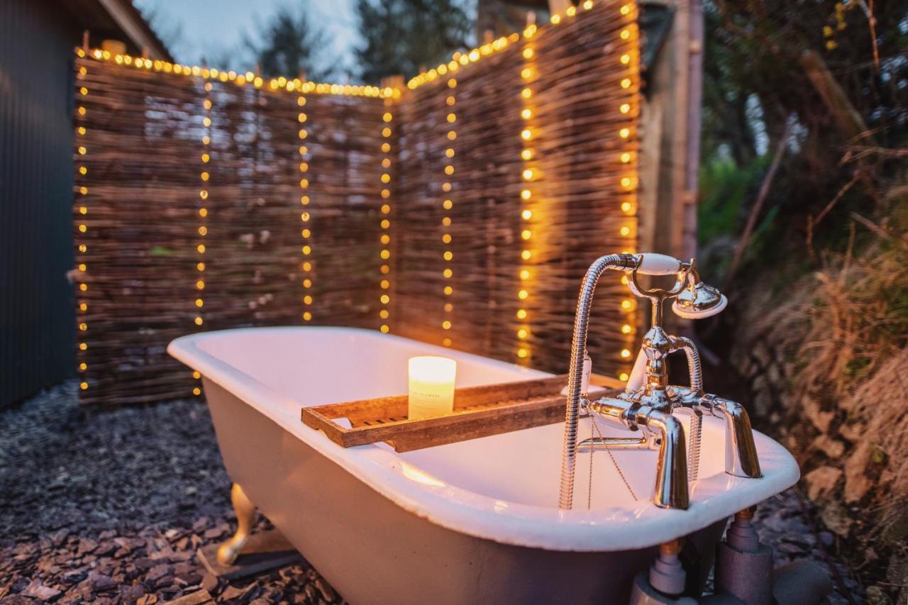 Luxury Glamping Cabin With Outdoor Bath On Cornish Flower Farm Truro Kültér fotó