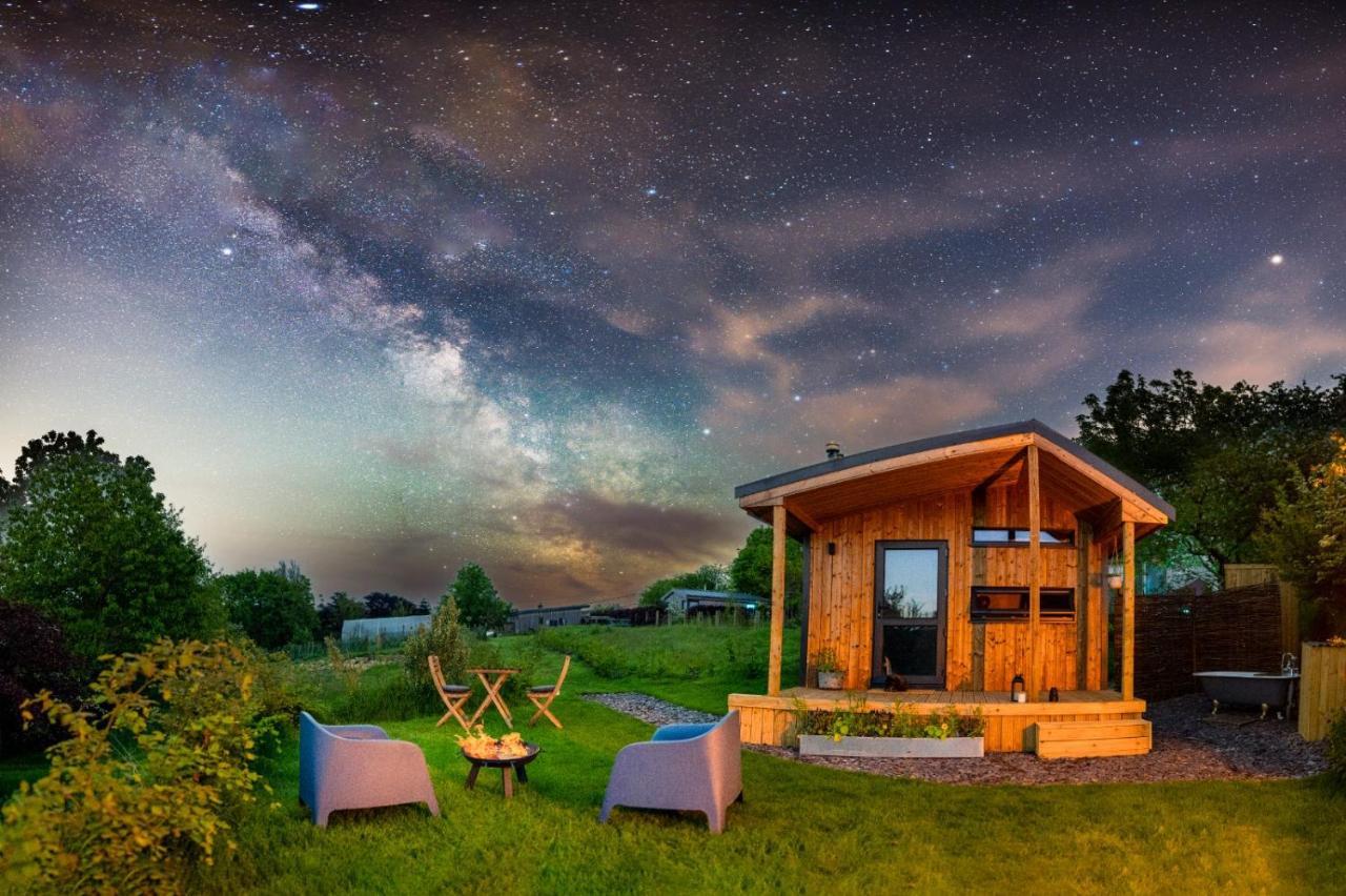 Luxury Glamping Cabin With Outdoor Bath On Cornish Flower Farm Truro Kültér fotó