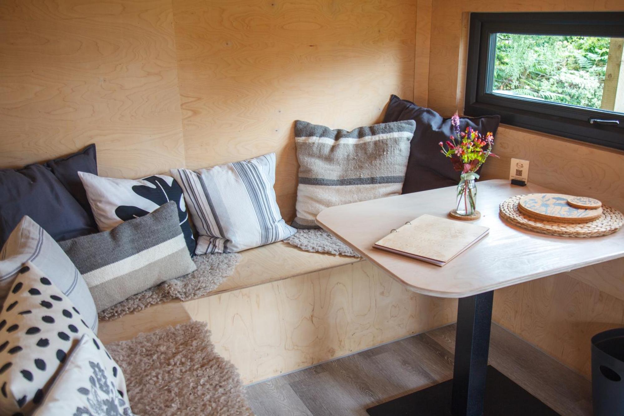 Luxury Glamping Cabin With Outdoor Bath On Cornish Flower Farm Truro Kültér fotó