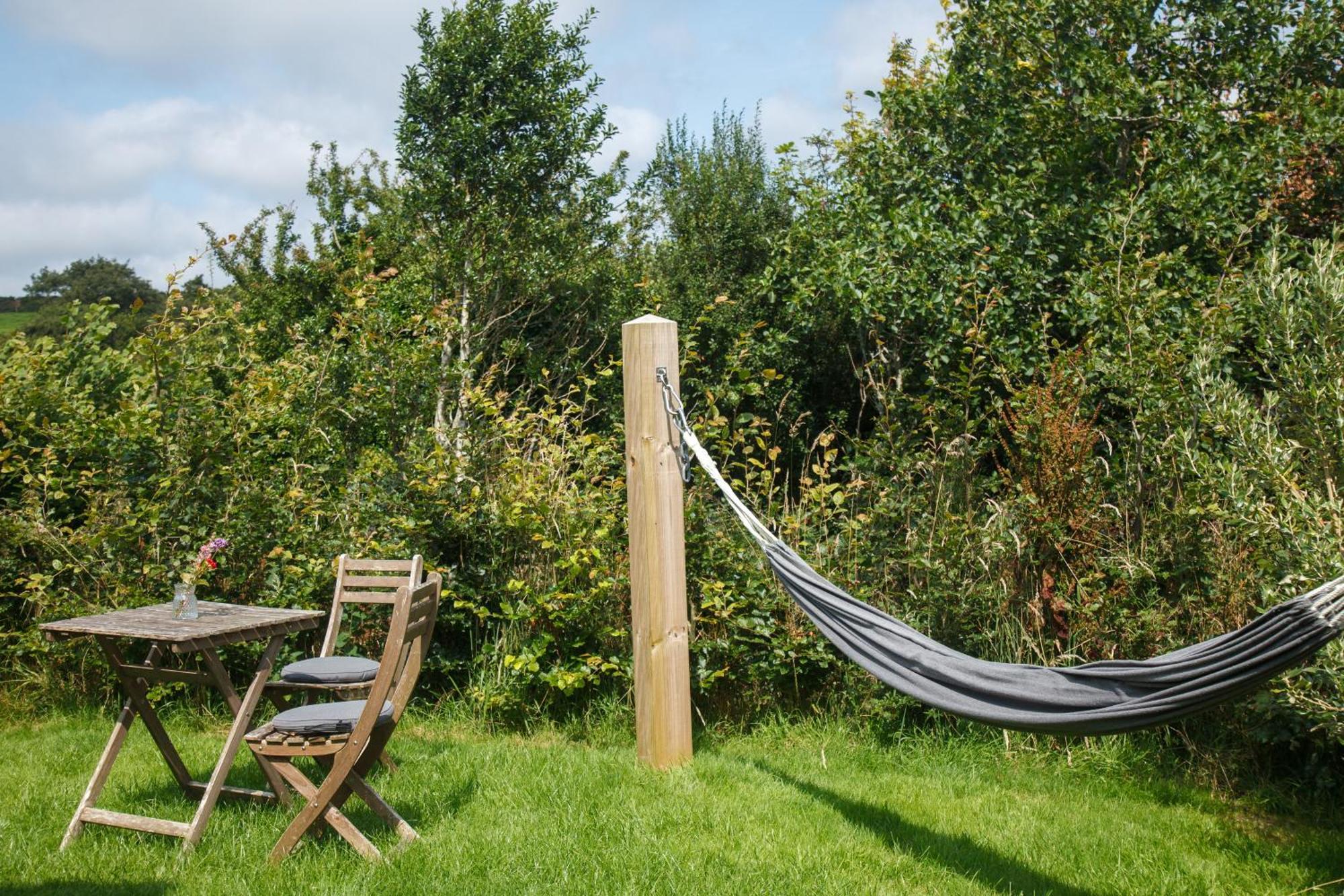 Luxury Glamping Cabin With Outdoor Bath On Cornish Flower Farm Truro Kültér fotó